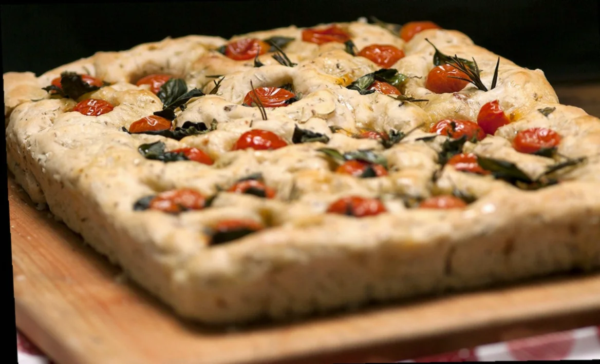 Տապակել սոխը և պղպեղը - չանախ պանրի համեմունքներ