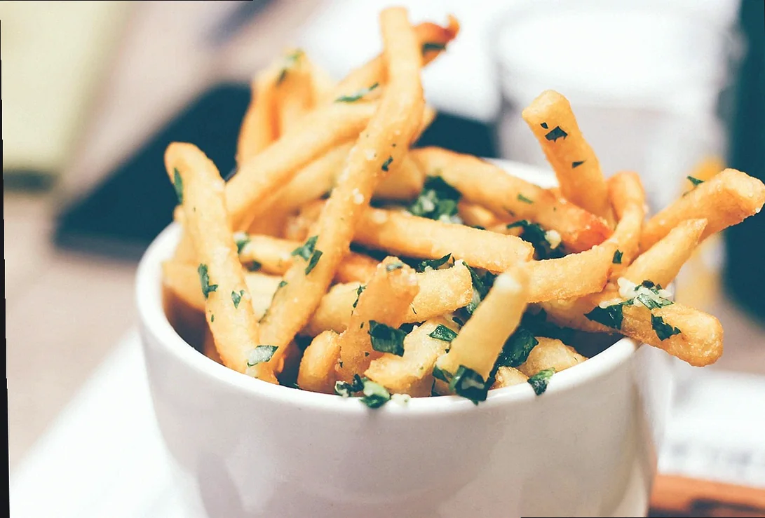 Տապակել սոխը - ինչպես եփել կուրկուտը որ հատիկները չկպչեն