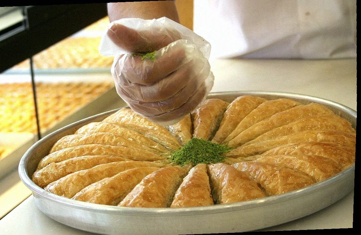 Խմորի պատրաստում - փախլավայի պատրաստման հրահանգներ մեղրով